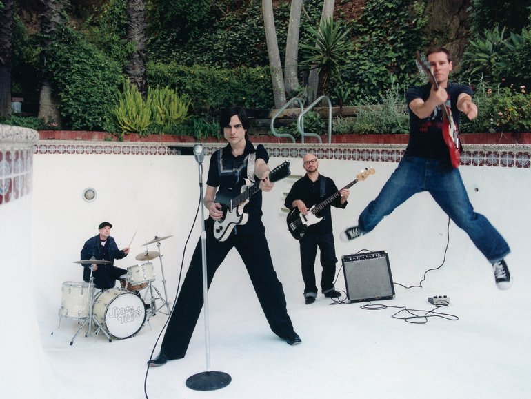 File:Spacetwins pool.jpg