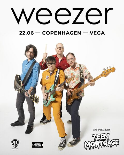 File:Weezer concert 2025-06-22.jpg