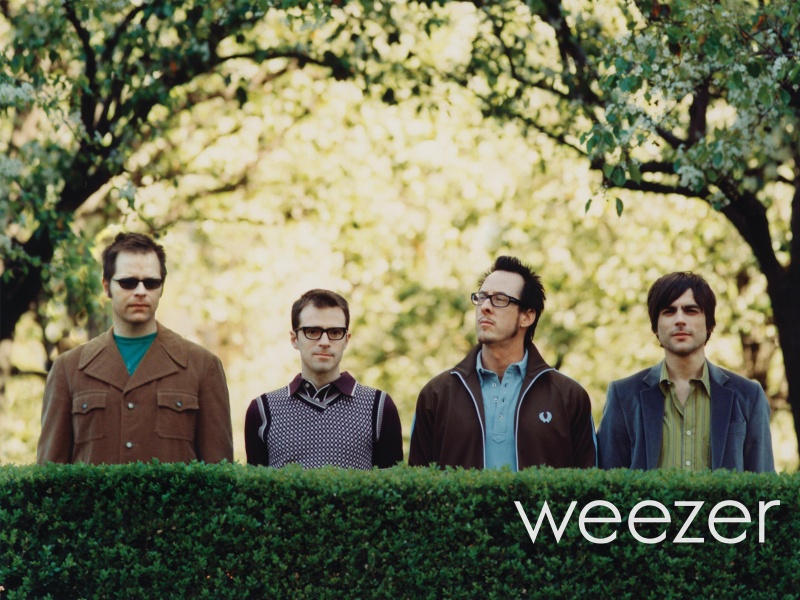 File:Weezer-group-photo-in-front-of-bush-wallpaper.jpg